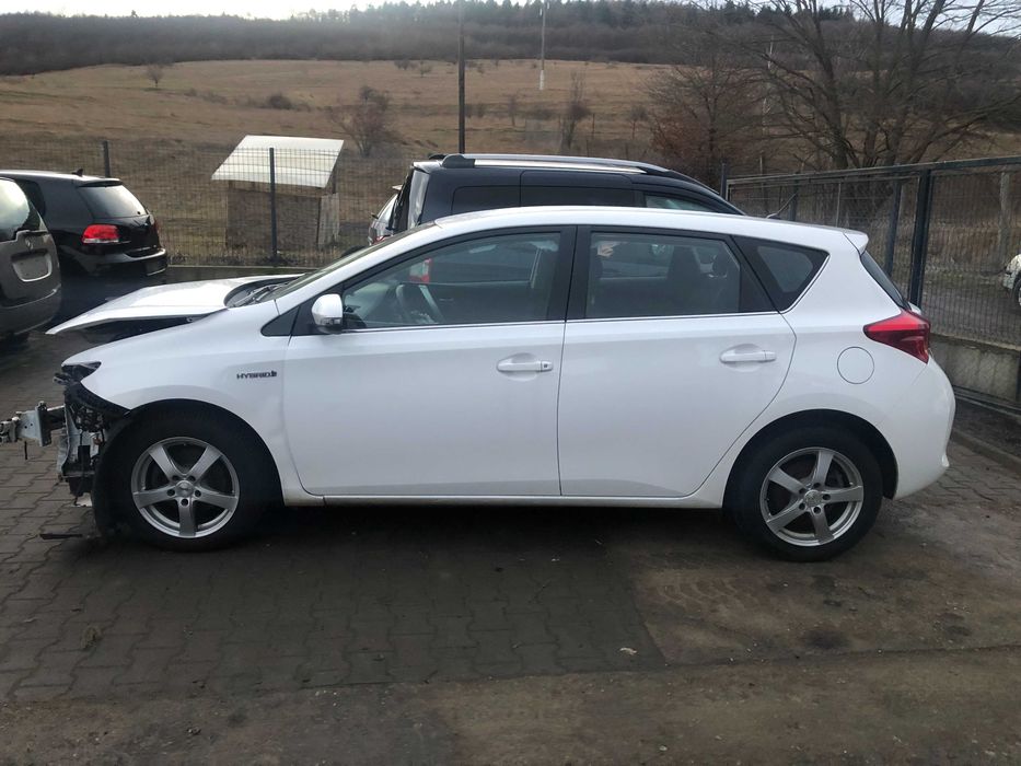 Dezmembrari piese Toyota Auris 1.8 Benzina/Hybrid 2014