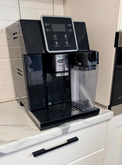 Кофемашина DeLonghi ESAM 420.40.B