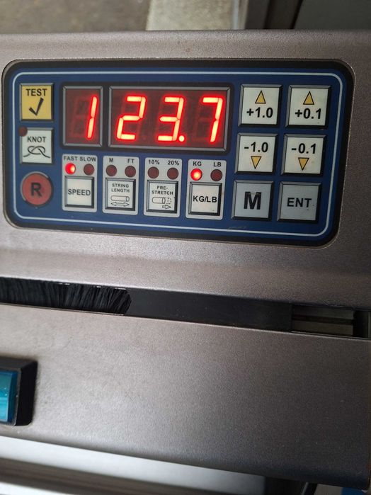 Masina racordat rachete de tenis