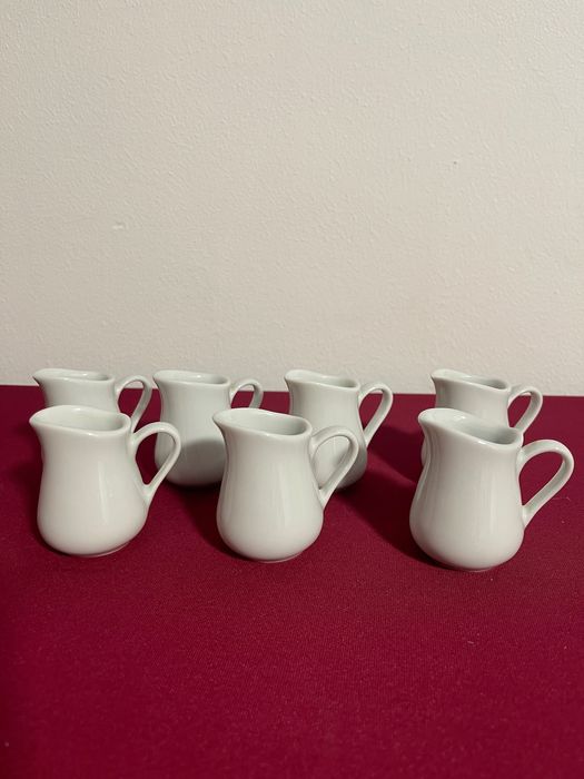 Set 6 mini ccarafe porțelan alb – stare foarte bunăanite lapte ,