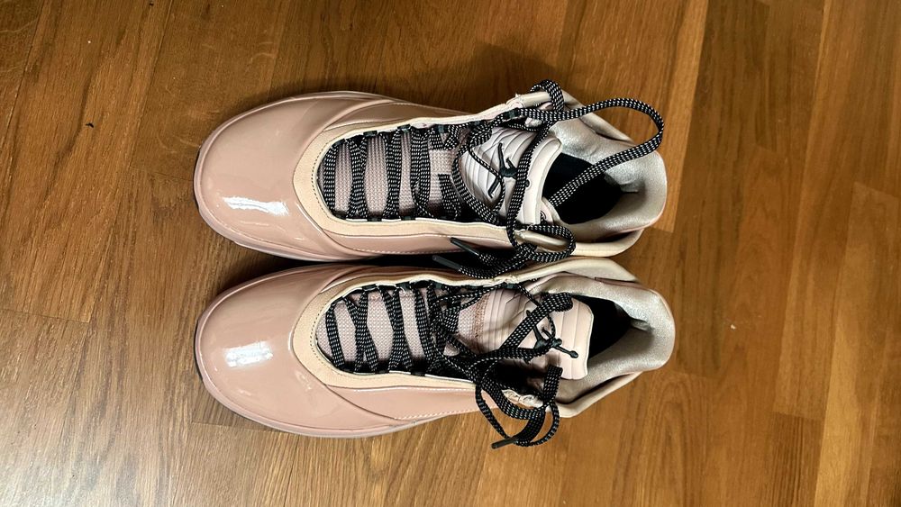 Jordan 40 dusty rose (size 10, 44) Bought from Mega mall