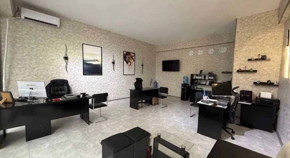 Chilonzor sud  birinchi liniya 45kv.m euro remont tayor arendator  bor