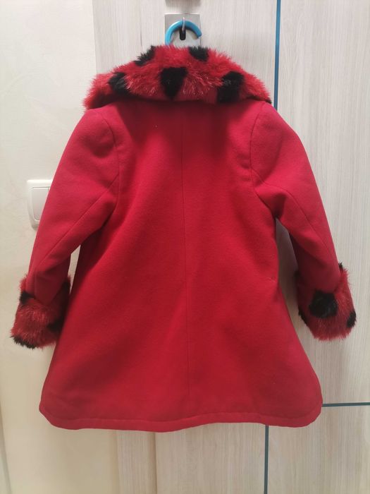 Vând palton  rosu, fetite