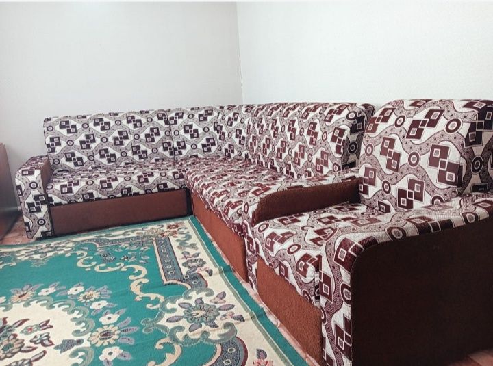 Продам диван уголок