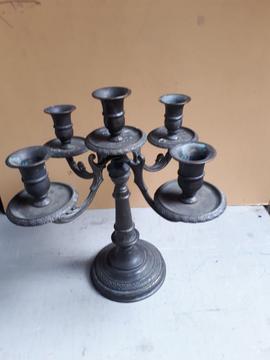 масивен доста тежък бронзов свещник