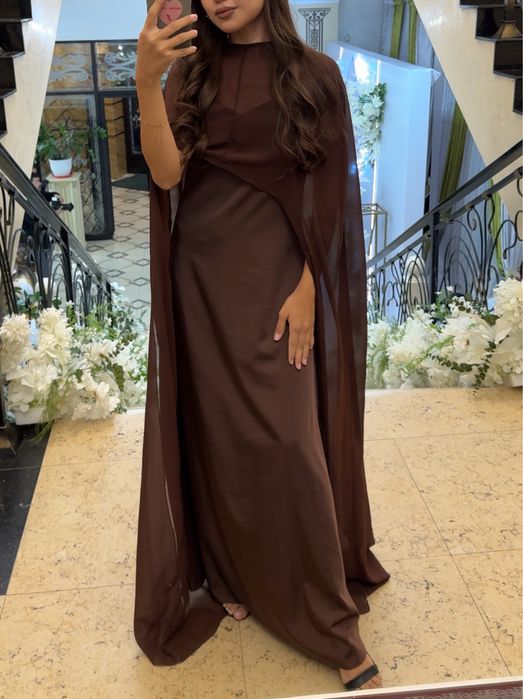 Платье с накидкой