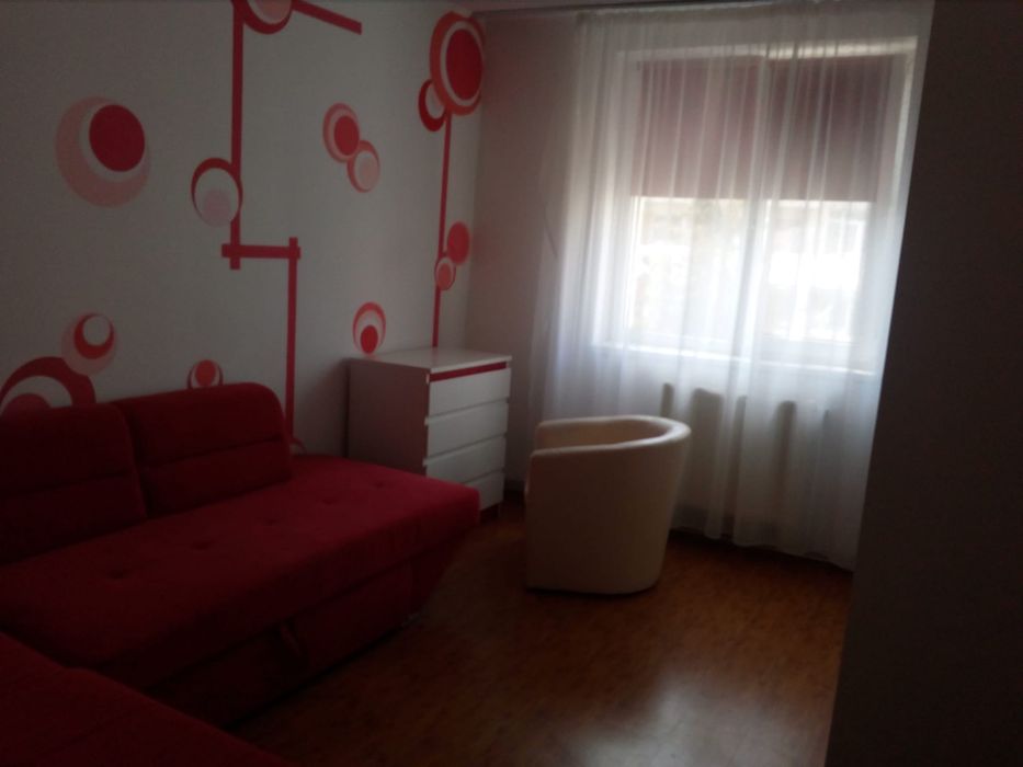 Închiriez apartament cu 3 camere