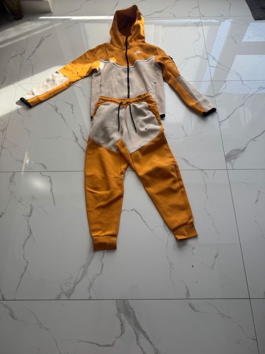 Nike tech fleece оранжев и бежов горница и долиница