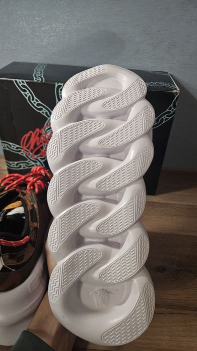 Versace Chain Reaction