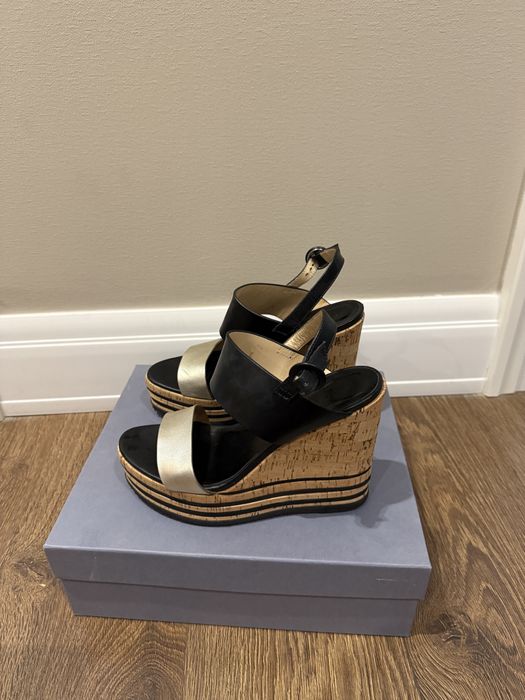 Босоножки на танкетке