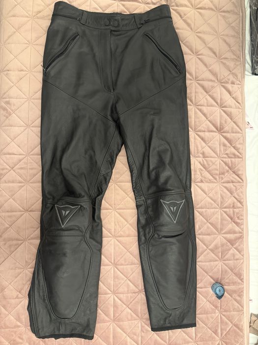 Pantaloni piele moto Dainese marimea 48