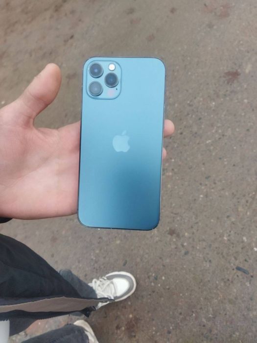 Продам Айфон 12 про