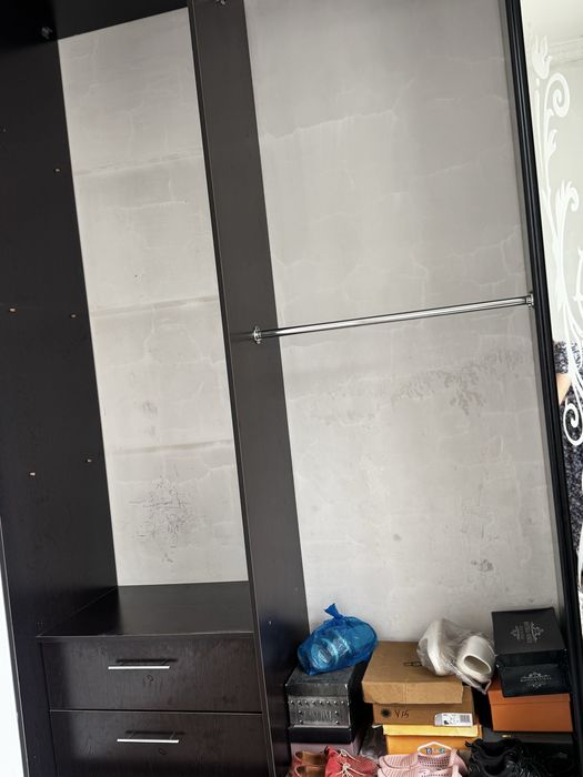 Срочно разбираем стройный  Шкаф торг есть