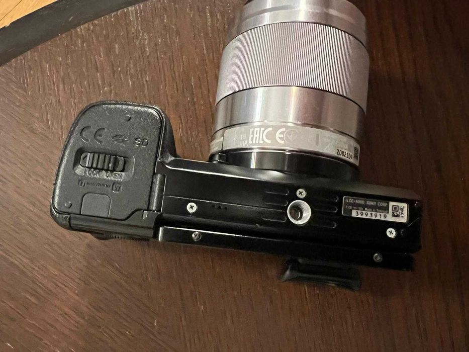 Sony A6000 + обектив Sony 50mm f/1.8 OSS – пълен комплект с кутия