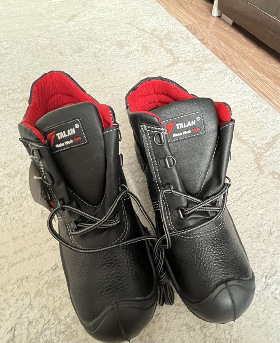 Продам новую спец обувь