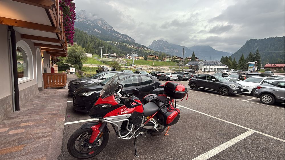 Ducati Multistrada V4S Travel&Radar sau schimb cu BMW K1600