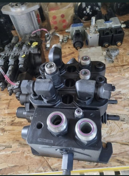 Distribuitoare caterpillar 428E