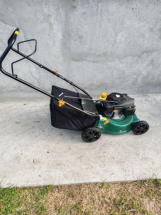 Mașina tuns iarbă pe benzina 99cc