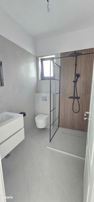 Casa 4 camere,panouri fotovoltaice,200 m de blv.