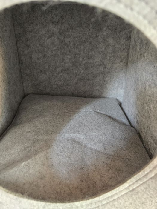 Pat pisica din fetru