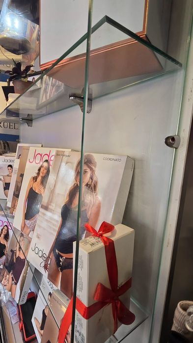 Продаём витринный шкаф