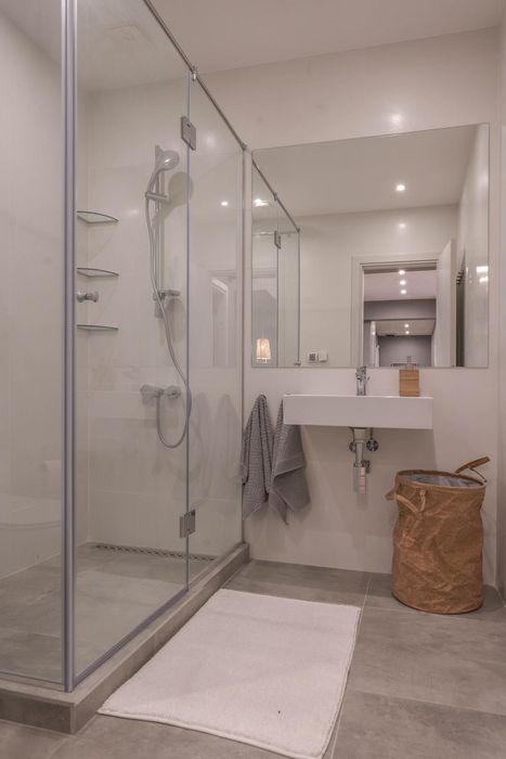 Дава се под наем Тристаен апартамент в София, Център - 78 кв.м за 1500 € - Снимка #12