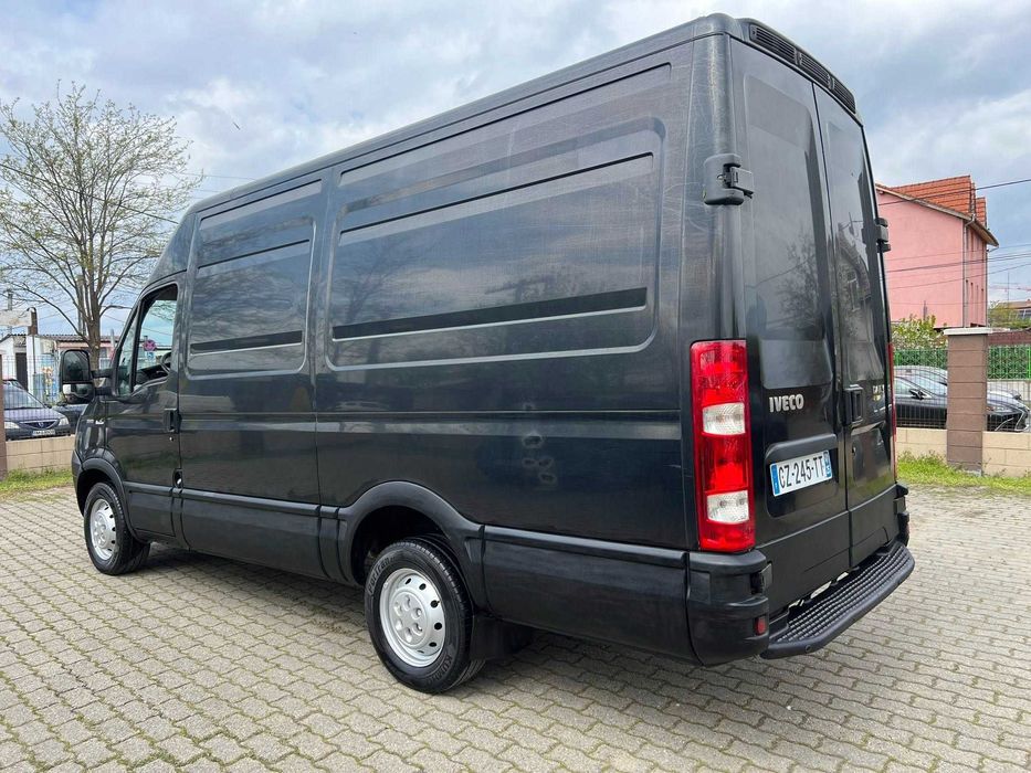 Iveco Daily an 2014 mot 2.3 tdi 127 cp euro 5. inalt +2 panouri jumate