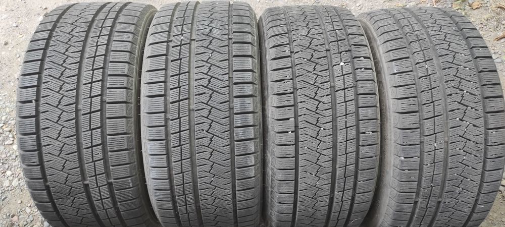 Комплект шин 245/40/18 triangle