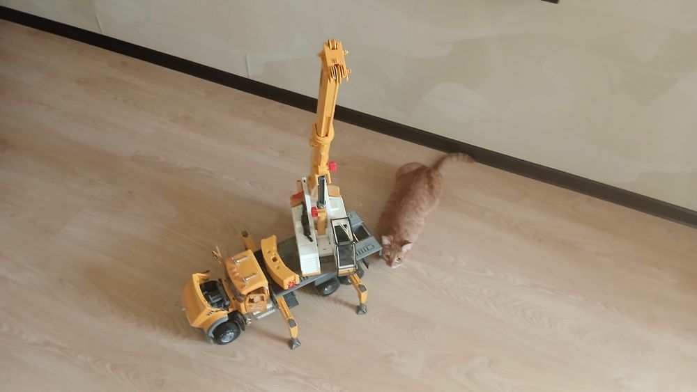 Грузовик с краном