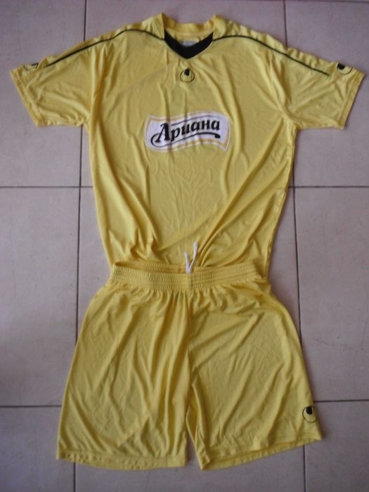 Спортен екип + чорапи - размер L