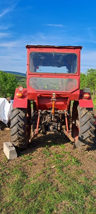 Vând tractor U650