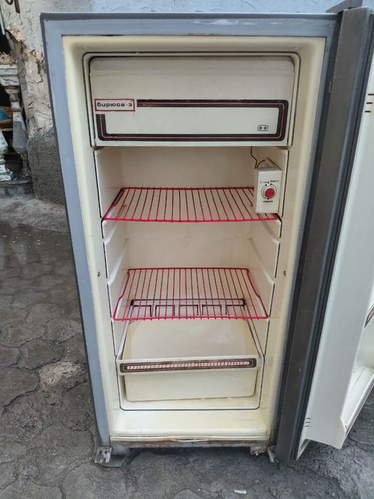 Холодильник Бирюса