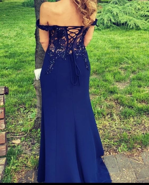 Официална рокля.