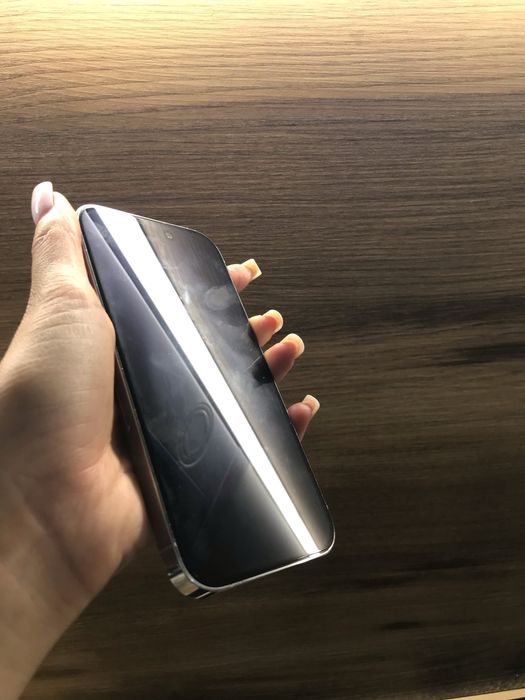 Продам телефон Iphone 14 pro