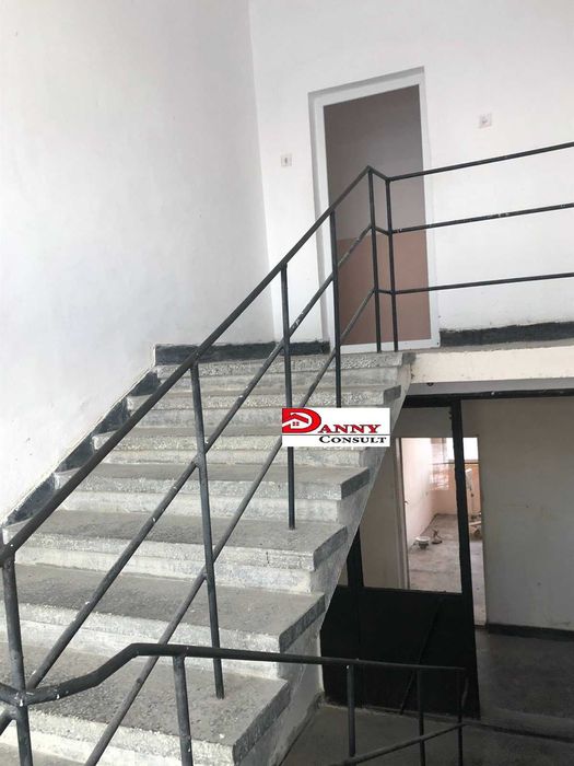 Двуетажна монолитна къща с двор в с. Беброво