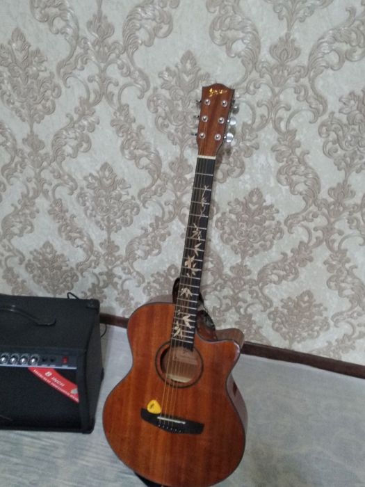 Gitara sotiladi akkustika