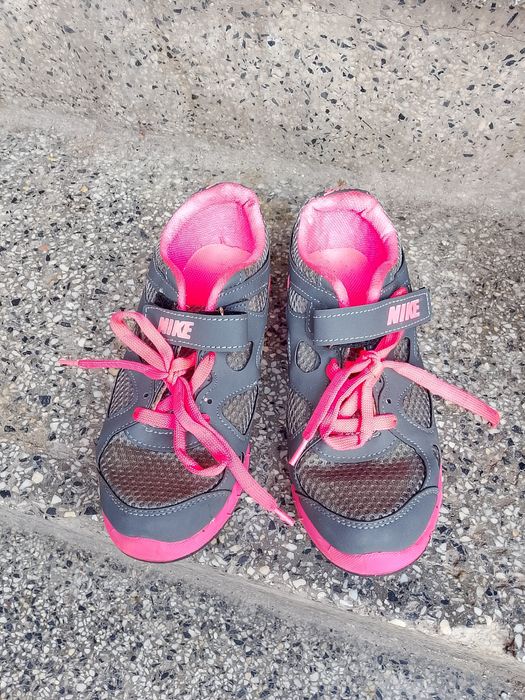 Продавам обувки за момиче различни размери