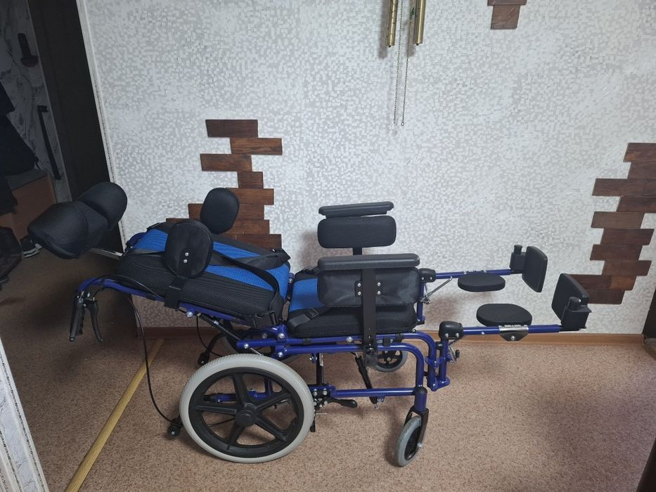 Продам детскую инвалидную коляску.