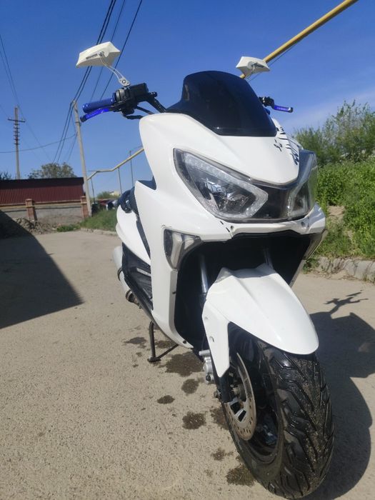 Продам макси скутер