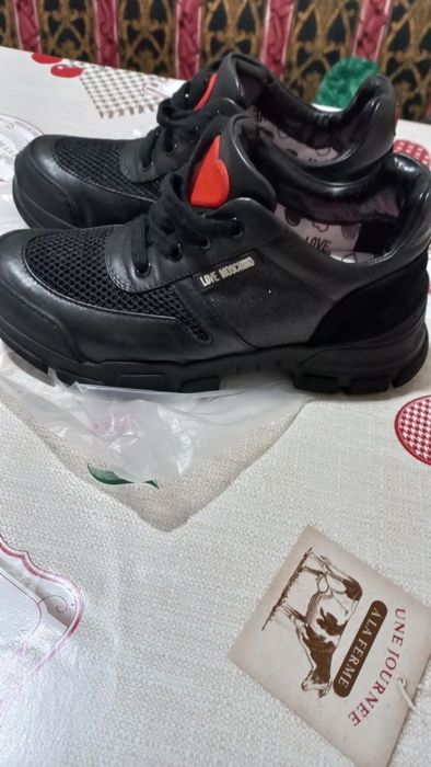 Дамски черни маратонки