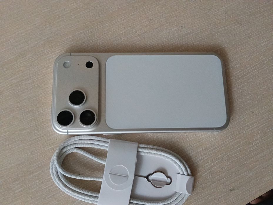 iPhone 17 pro max silver