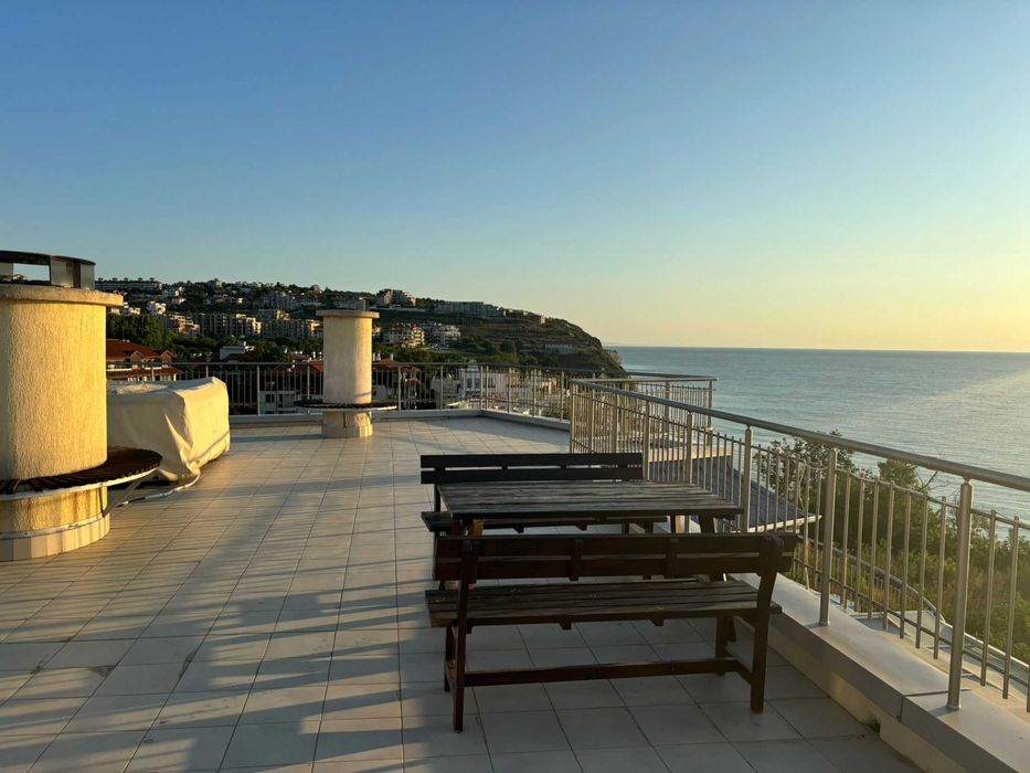 Продавам апартамент на първа линия в Бяла с красива панорамна гледка към морето  50 метра от плажа