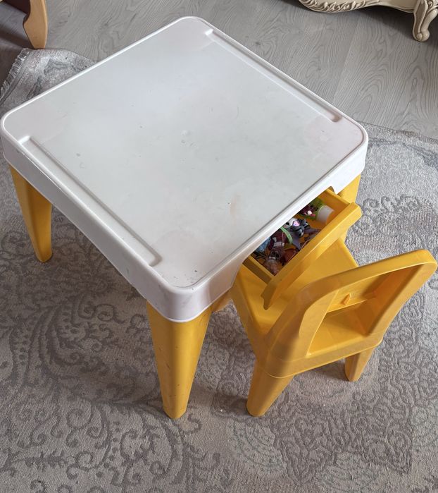 Продам детский стол и стул в отличном состоянии