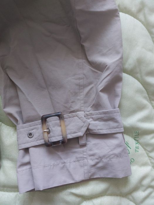 Женский плащ-тренчкот.