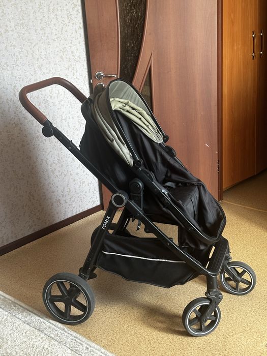 Продам коляску (Tomix) всесезонная