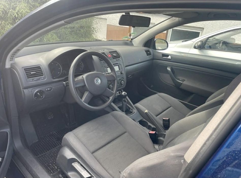 Продавам голф 5 1.9tdi 105ph