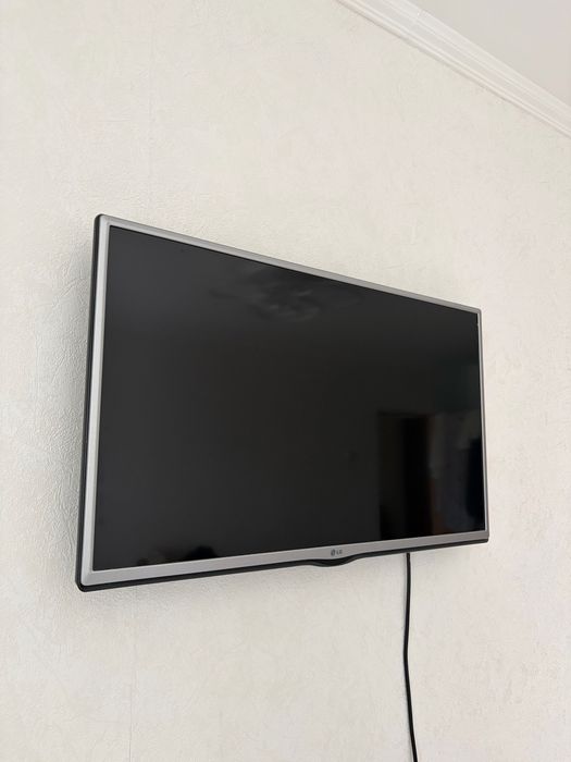 Телевизор LG с пультом
