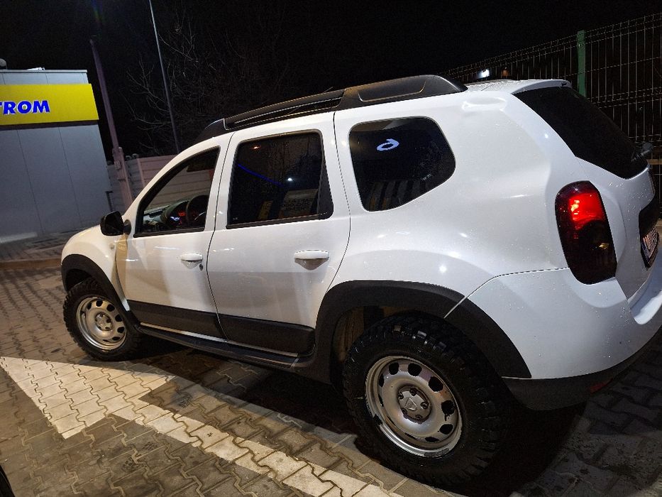 Vând Dacia Duster 2012
