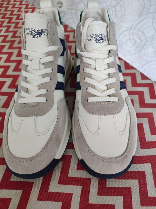 Кроссовки кожаные.