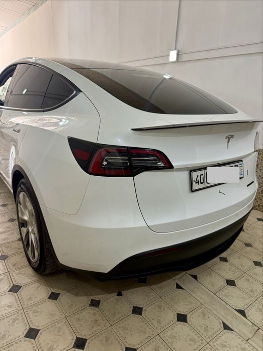 Tesla model Y RWD